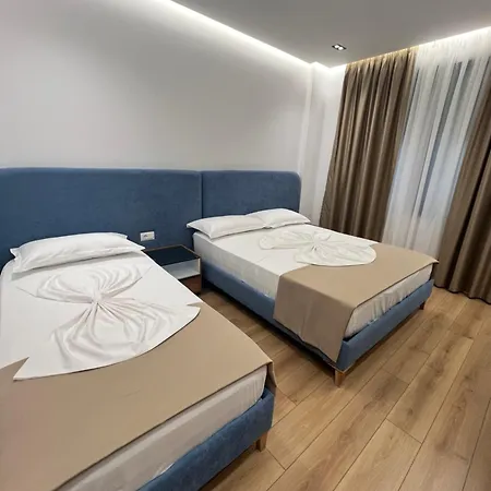 Ares Hotel *