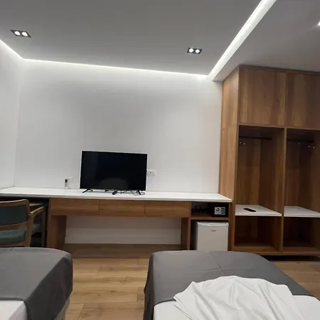 Ares Hotel *
